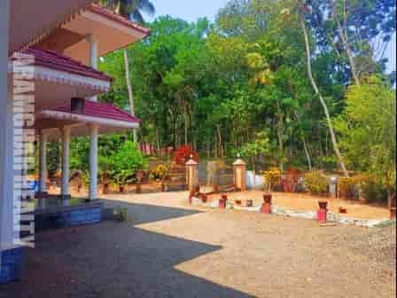 plot with 9 bedroom house for sale in marangattupilly near labour india